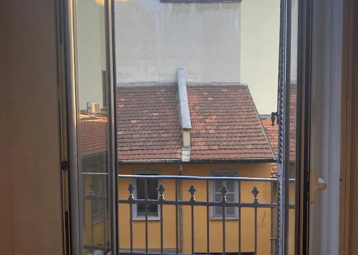 Temporary Isola Apartment *